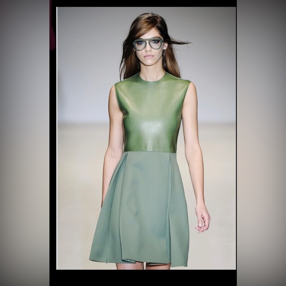 Gucci Dresses & Skirts - Gucci runway dress size 40